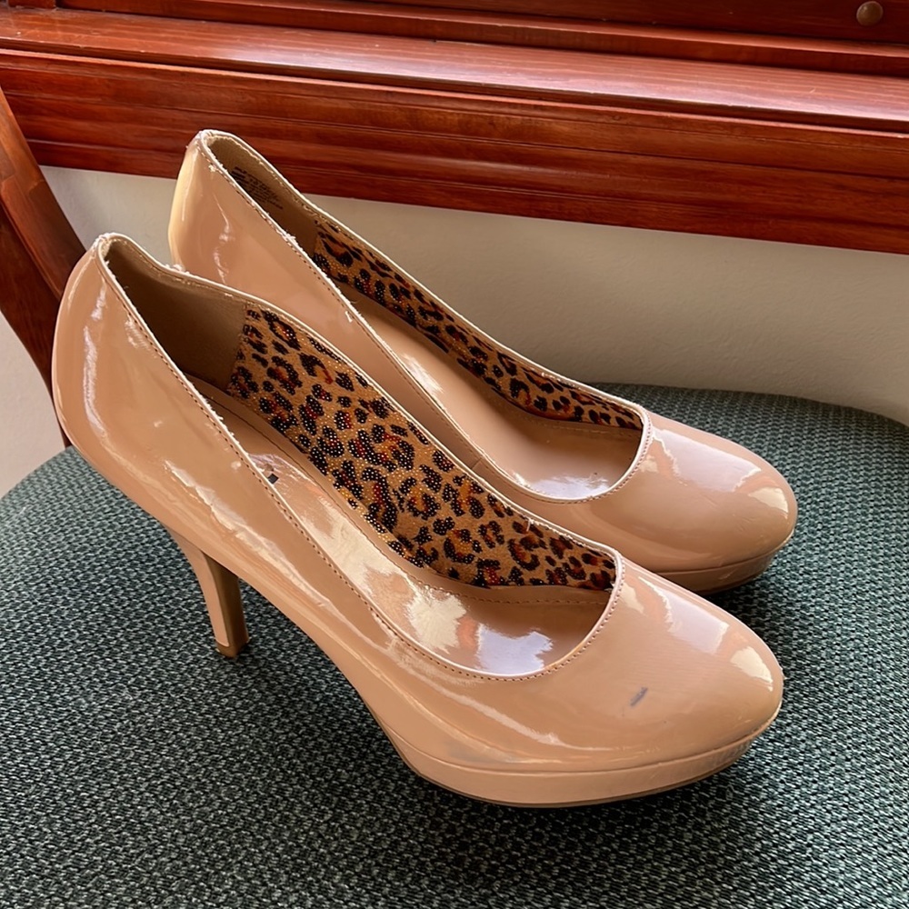 Unlisted Nude Heels by Kenneth Cole productions - Picture 2 of 5